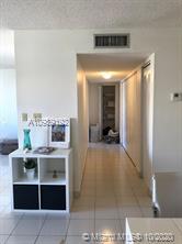 Foto del edificio - 8100 Byron Ave