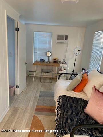 Foto del edificio - 405 Monmouth Ave