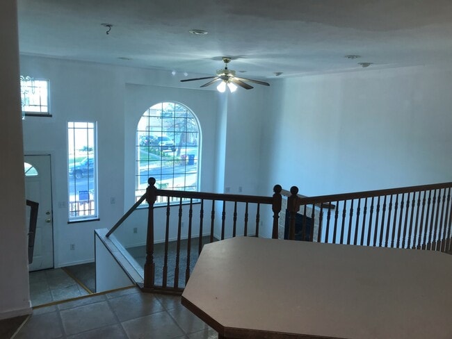 Building Photo - SPACIOUS 4BD/3BA SOUTH HILL HOME | 2-CAR GARAGE | FENCED YARD | W/D INCLUDED
