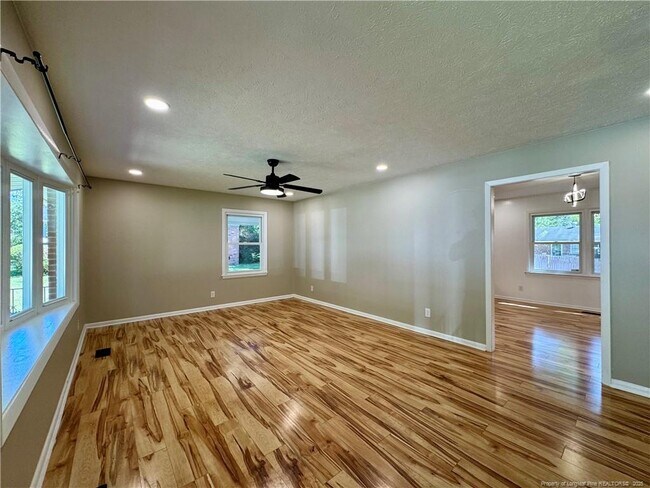 Foto del edificio - 1089 Torrey Dr