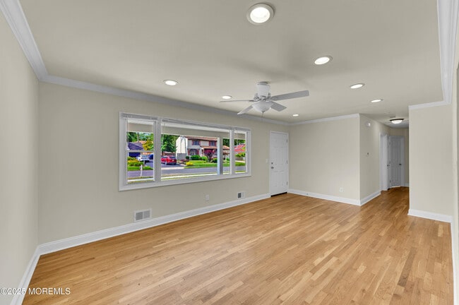 Building Photo - 895 Raleigh Dr