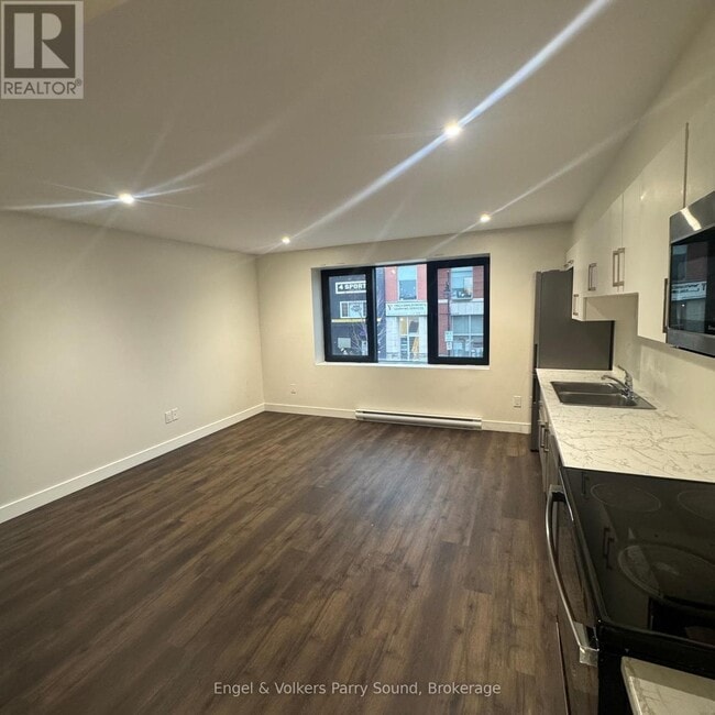 Building Photo - 57 James St