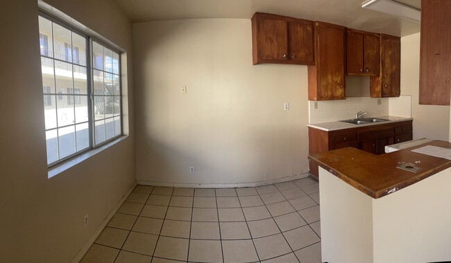 Building Photo - 921 Carob Way