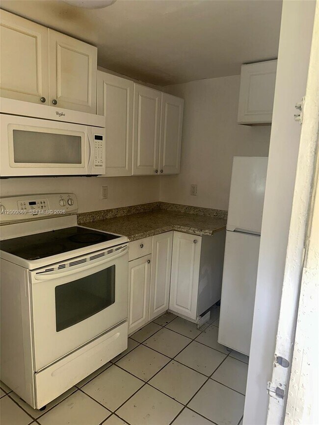 Foto del edificio - 7000 NW 186th St