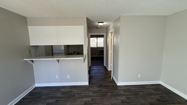 Building Photo - Pepper Tree Apartments