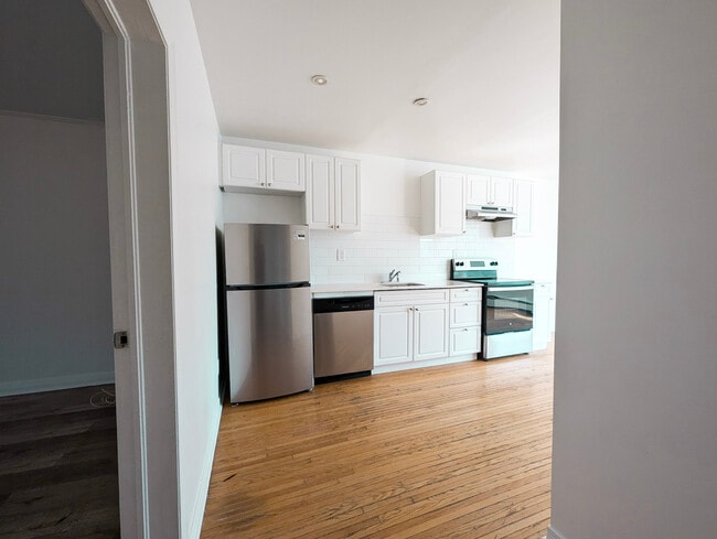 Building Photo - 136 Weber St E