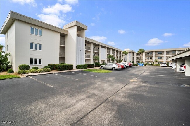 Foto del edificio - 6102 Augusta Dr