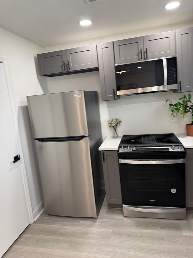 Building Photo - 3475 Meadowlane Pl SW