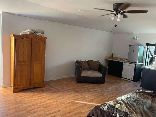 Foto del edificio - 1650 W 85th St