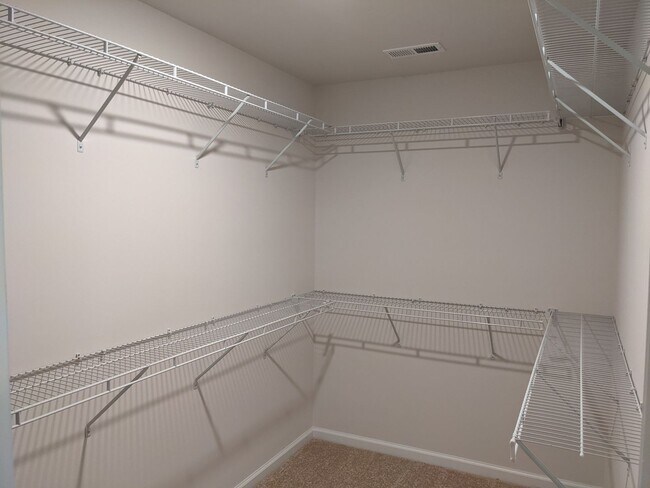 Building Photo - 3 Bedroom Townhome Sherrill's Ford