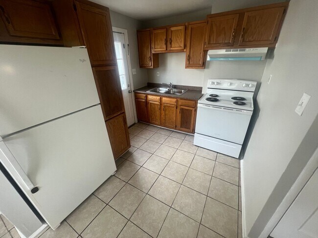 Building Photo - Lease option to buy