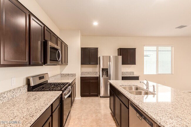 Foto del edificio - 30799 W Whitton Ave