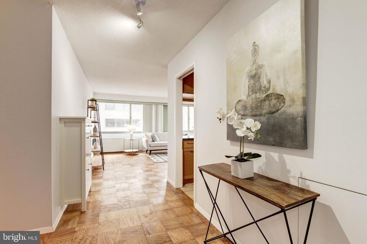 Foto principal - 5500 Friendship Blvd
