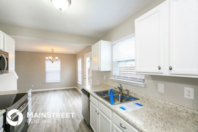 Foto del edificio - 7841 Rose Ln