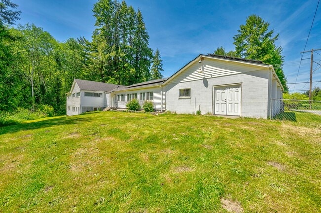 Building Photo - Bothell Rambler