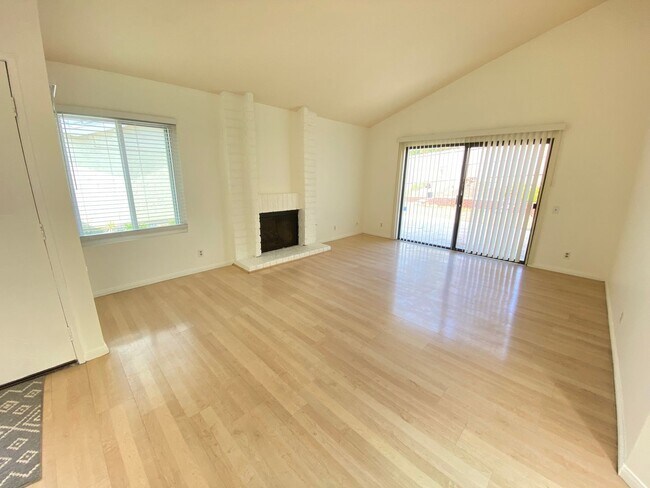 Building Photo - Single Story 2 Bedroom/2 Bathroom in Carlsbad!