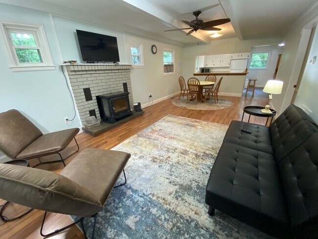 Building Photo - Black Mountain - Wooded lot, One-Level home, Room to Garden!