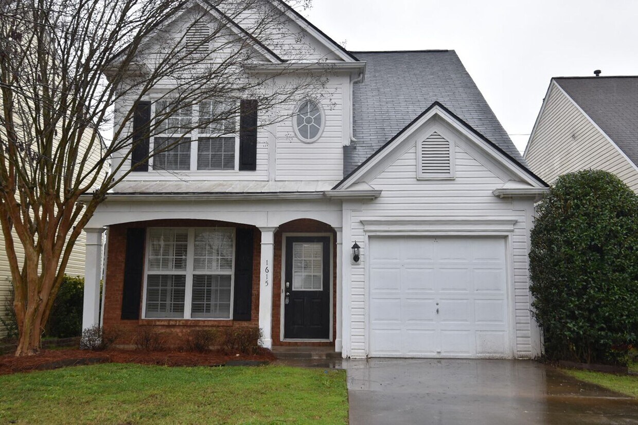 Primary Photo - 1615 Heyford Cir NW