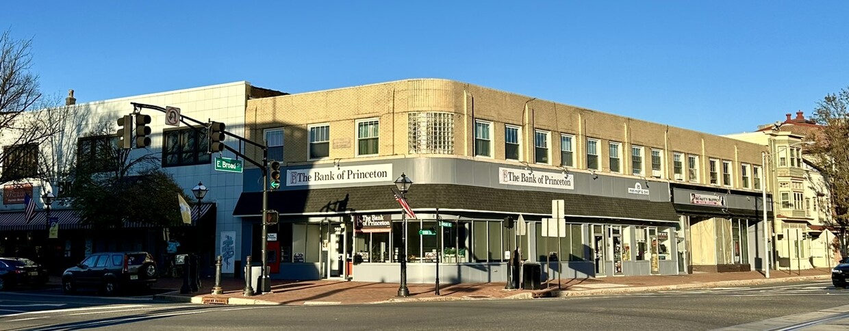 1940 ArtDeco Building - 5 E Broad St