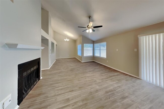 Building Photo - 8526 Lake Crystal Dr