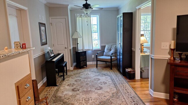 Foto del edificio - 23 E Second St - Apartment 2