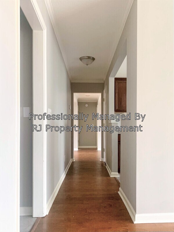 Foto del edificio - 5585 Millers Glen Ln