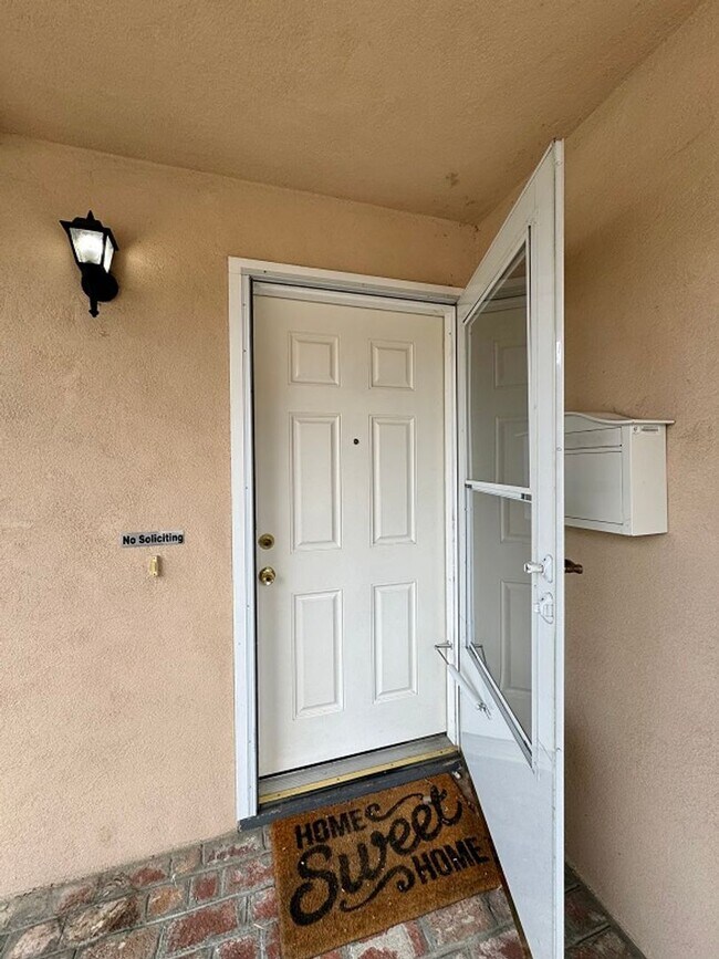 Foto del edificio - Centrally Located Three Bedroom Napa Home