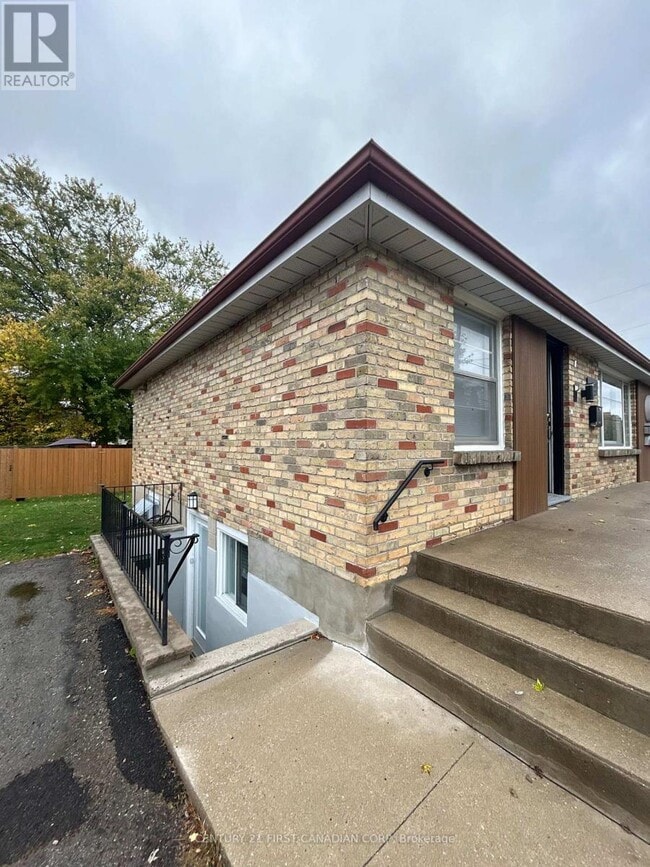 Building Photo - 1473 Adelaide St N
