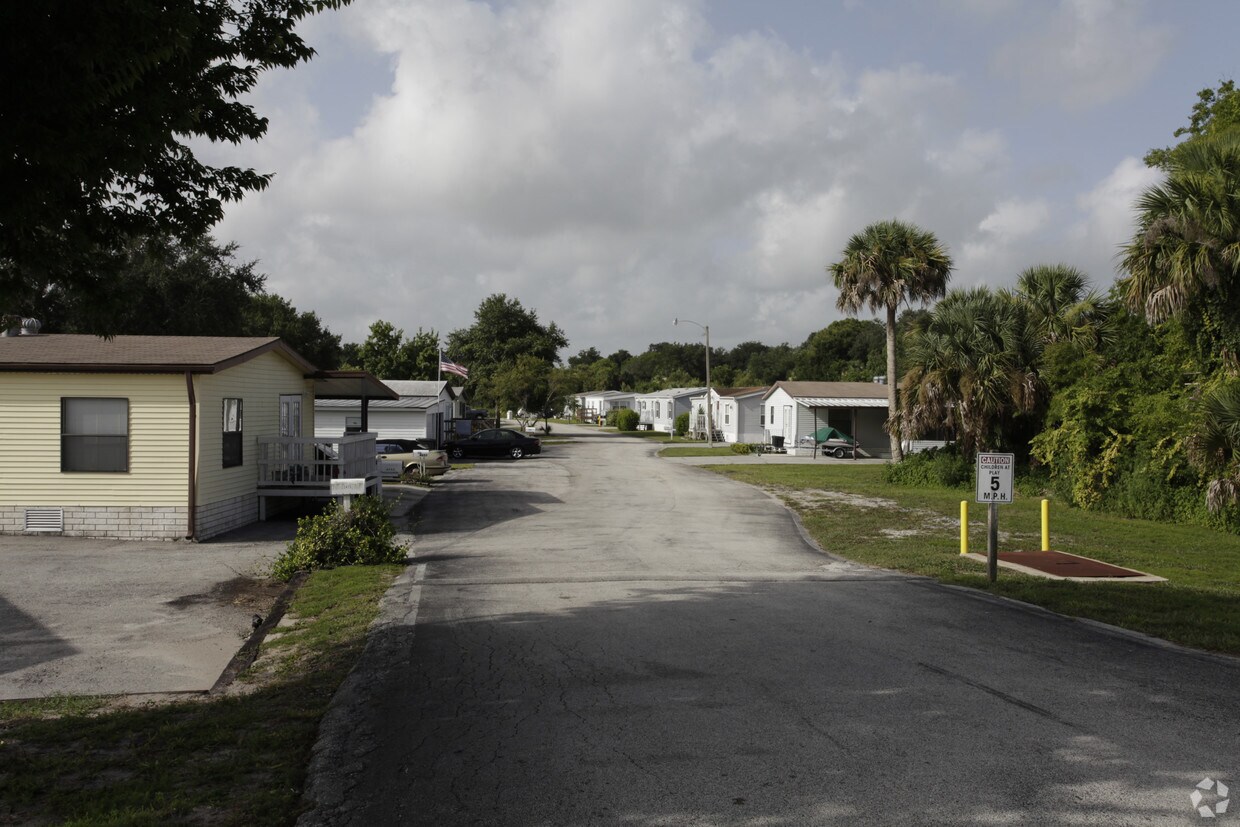Building Photo - April Estates