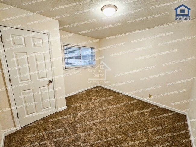 Building Photo - 500 Skyline Dr