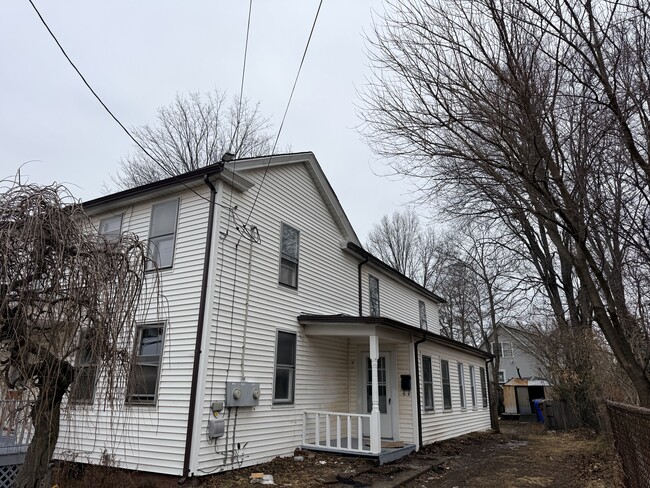 Building Photo - 47 Maple Ave