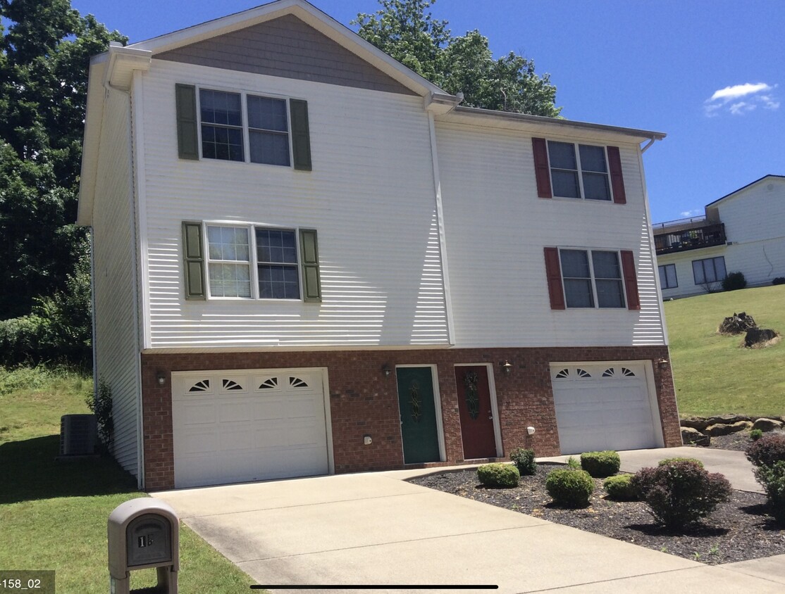 Foto principal - 15 Seneca Rd