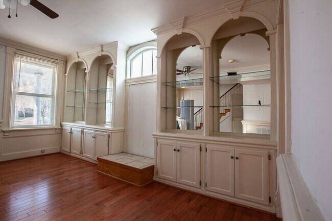 Foto del edificio - 1405 Charles St