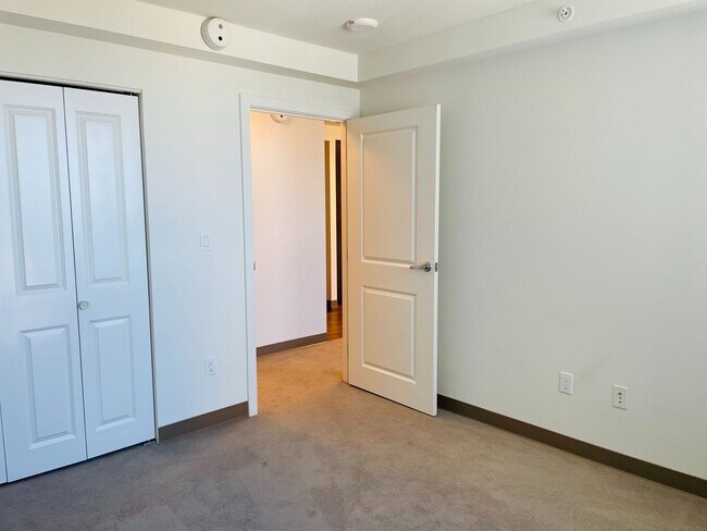 Foto del edificio - 1 Bedroom 1 Bathroom 1 Parking in Kaka'ako
