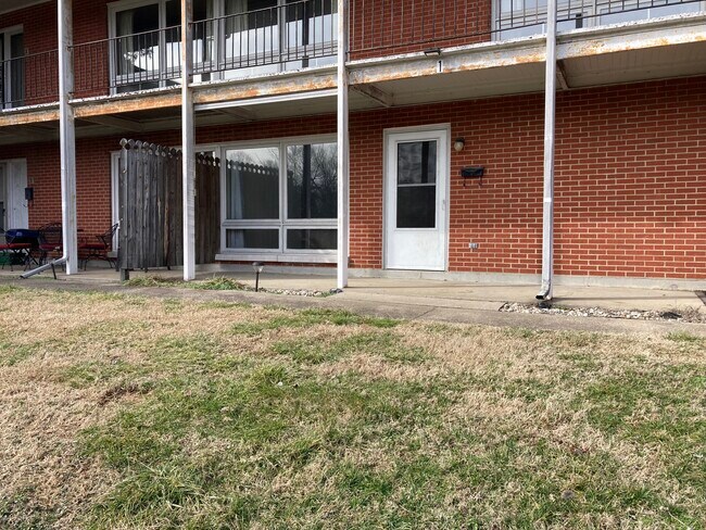 Entrada - 407 W Stephen Foster Ave