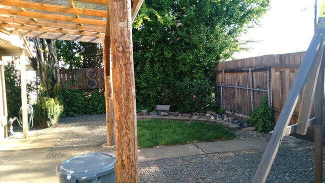 Foto del edificio - 3-bedroom 1 bath with large yard