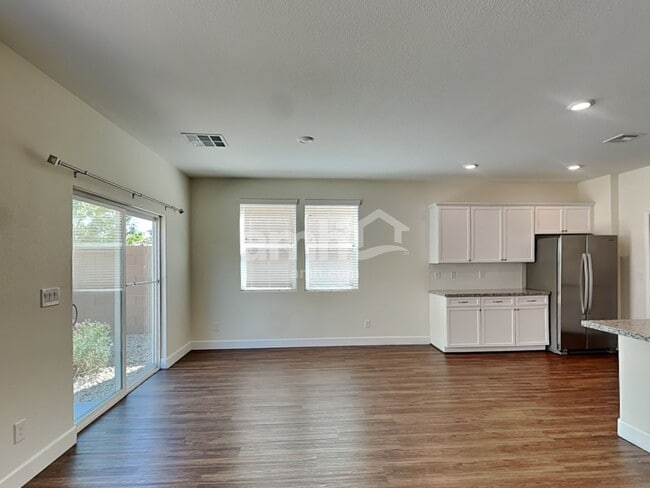 Building Photo - 9284 S Park St