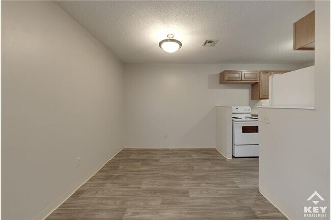 Building Photo - 1324 N Minneapolis St