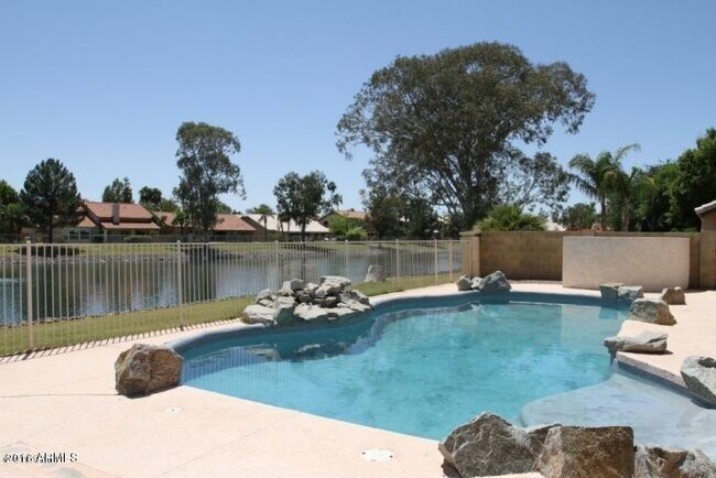 Foto del edificio - 6933 W Sack Dr