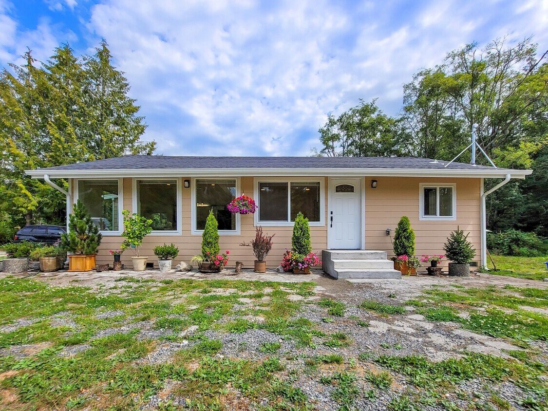Foto principal - Chill 3-Bedroom Pad with a Cozy Backyard