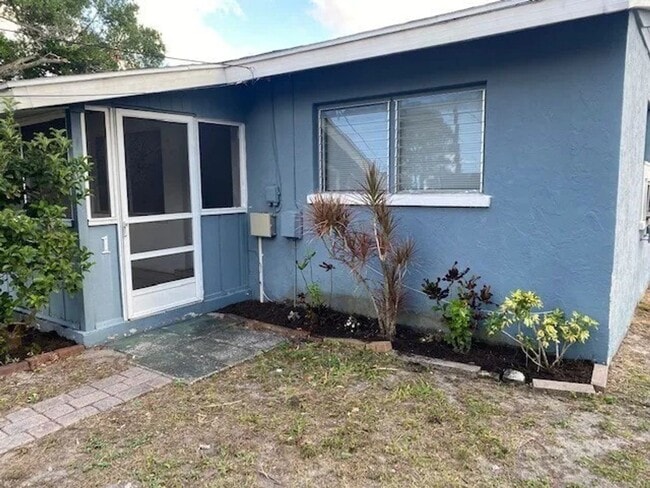 Spacious 1/1 one story unit in a small 18 unit complex. - Spacious 1/1 one story unit in a small 18 unit complex. Apartment