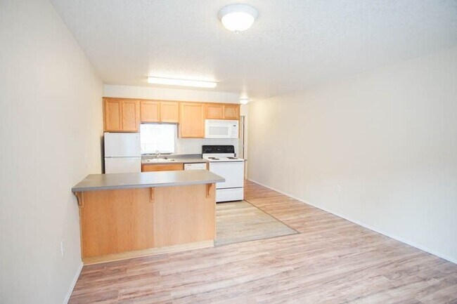 Building Photo - Lovely One Bedroom Available Mid-July!