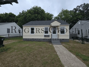 Building Photo - 976 Burr St