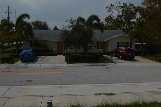 Building Photo - FourPlex Apartment Building