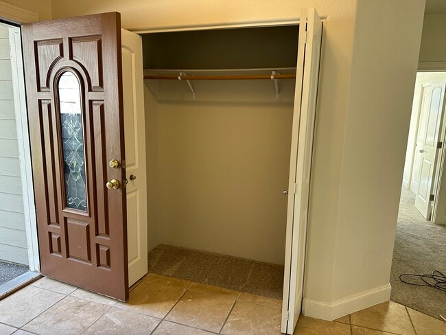 Building Photo - 818 Solano Cir