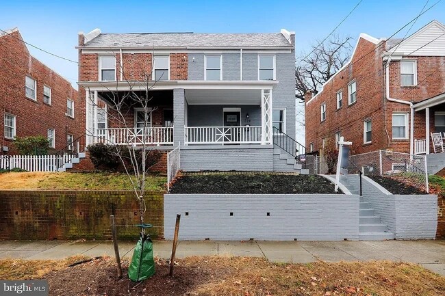 Foto del edificio - 724 Oneida Pl NW