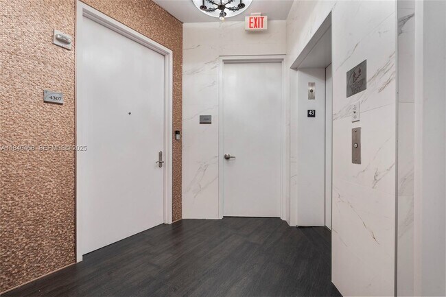 Foto del edificio - 16001 Collins Ave