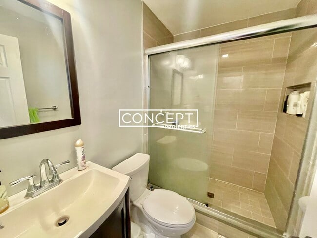 Foto del edificio - 10 Bickford Ave