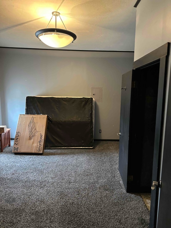 Building Photo - 379 Broad St