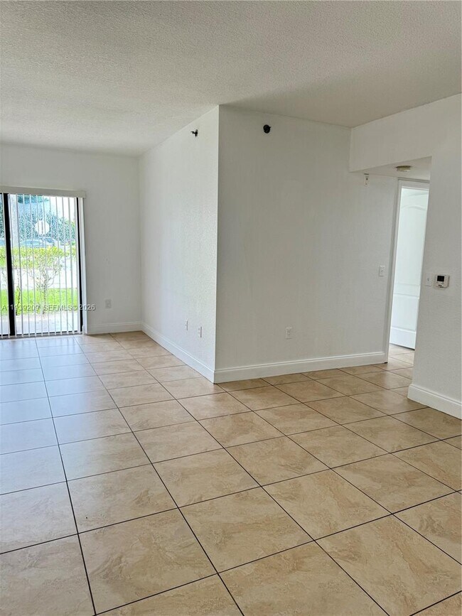 Foto del edificio - 9300 Fontainebleau Blvd